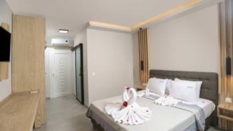 Double Room Pool Front