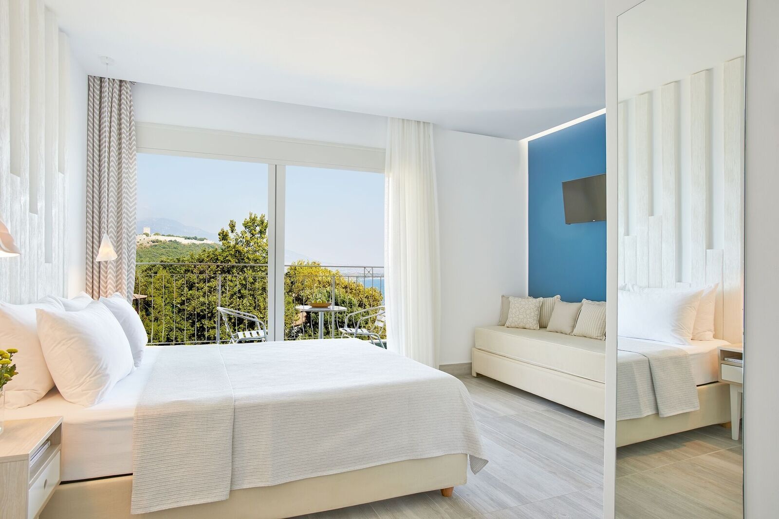Superior Quadruple Room Castle View