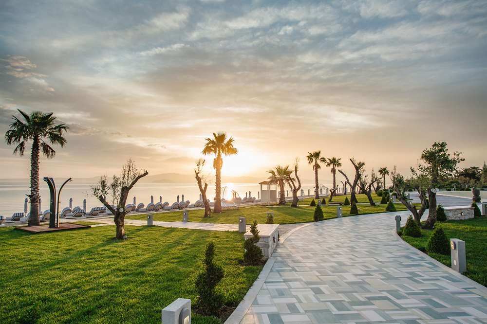 Blue Carpet Luxury Suites Halkidiki — снимка 1