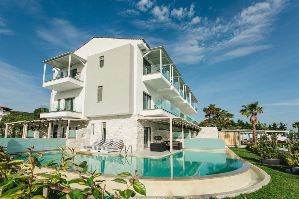 Blue Carpet Luxury Suites Halkidiki — снимка 3
