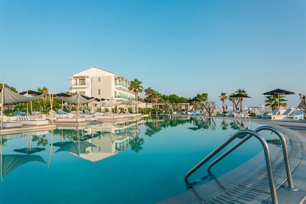 Blue Carpet Luxury Suites Halkidiki — снимка 2