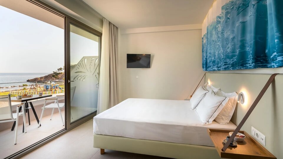 One bedroom deluxe junior Suite with jacuzzi