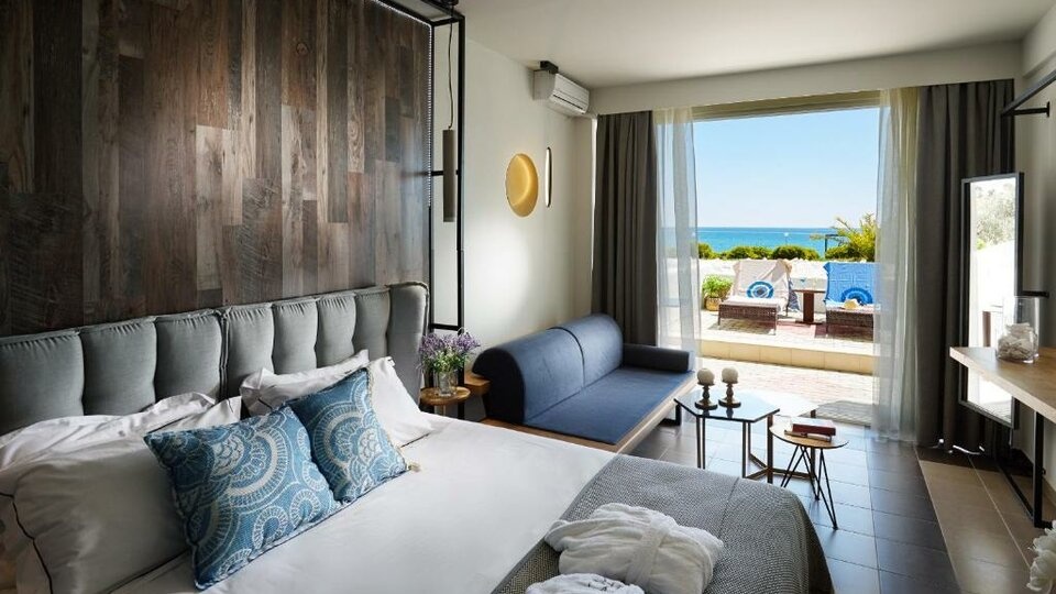 Swim up Suite with sharing pool