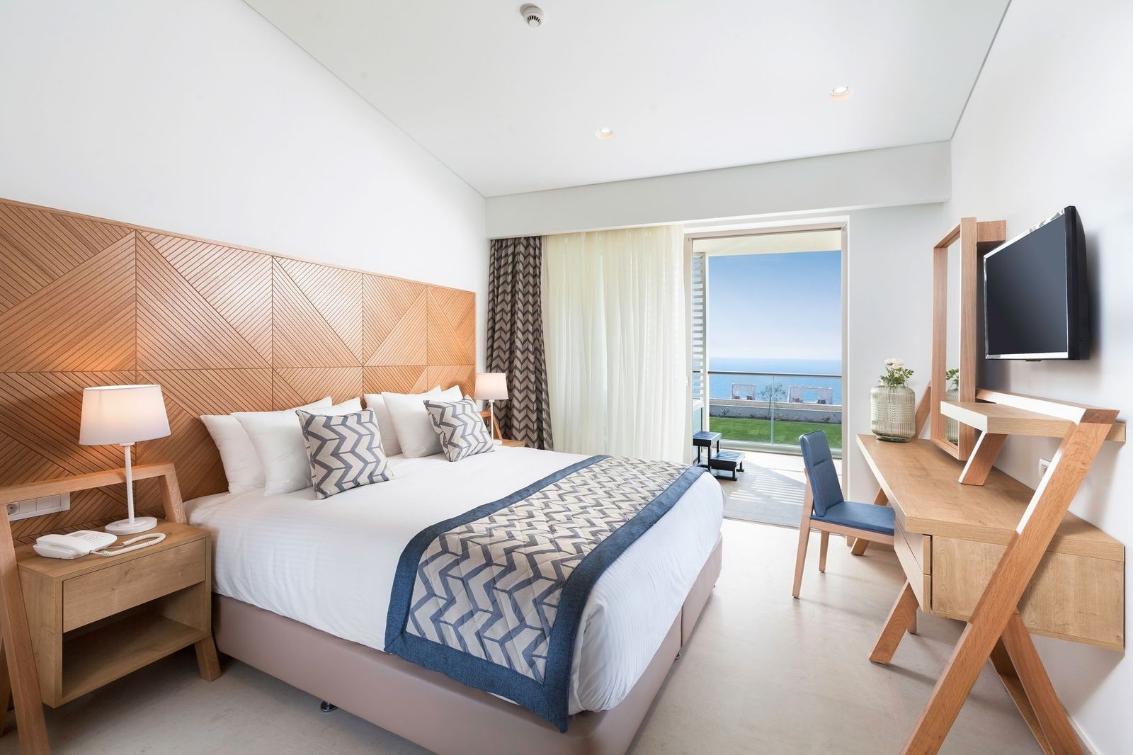 Suite Balcony Jacuzzi