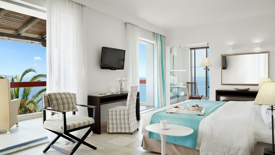 Junior Suite Sea Front with Jacuzzi*