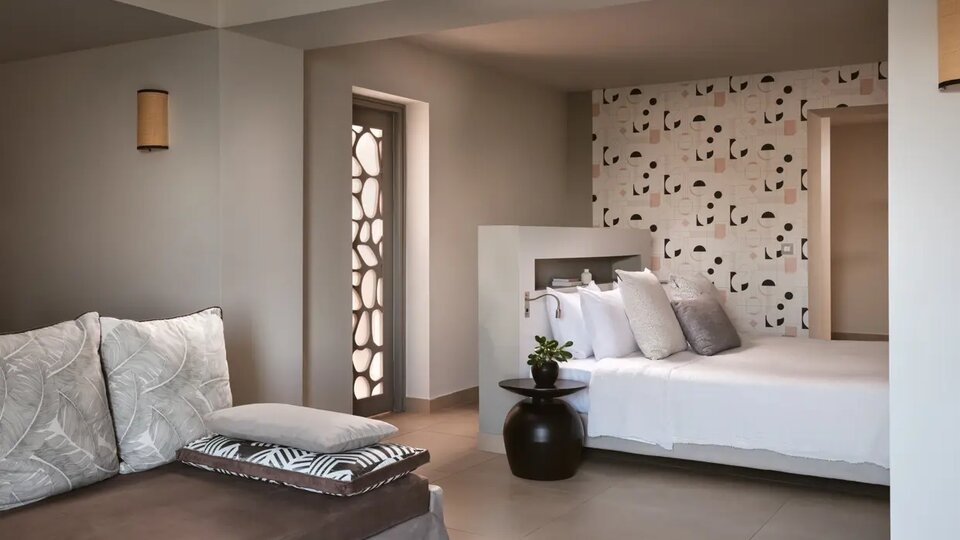 Residential 3-Bedroom Pool Villa Private Garden