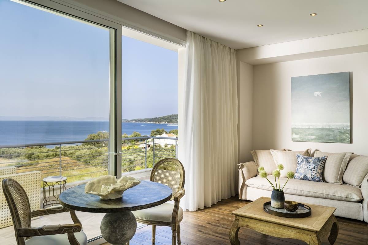 Suite 1-bedroom Shared Pool