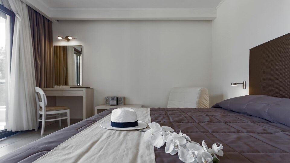 Deluxe Room Partial Sea View