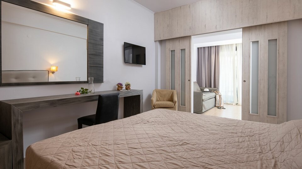 Deluxe Family Room