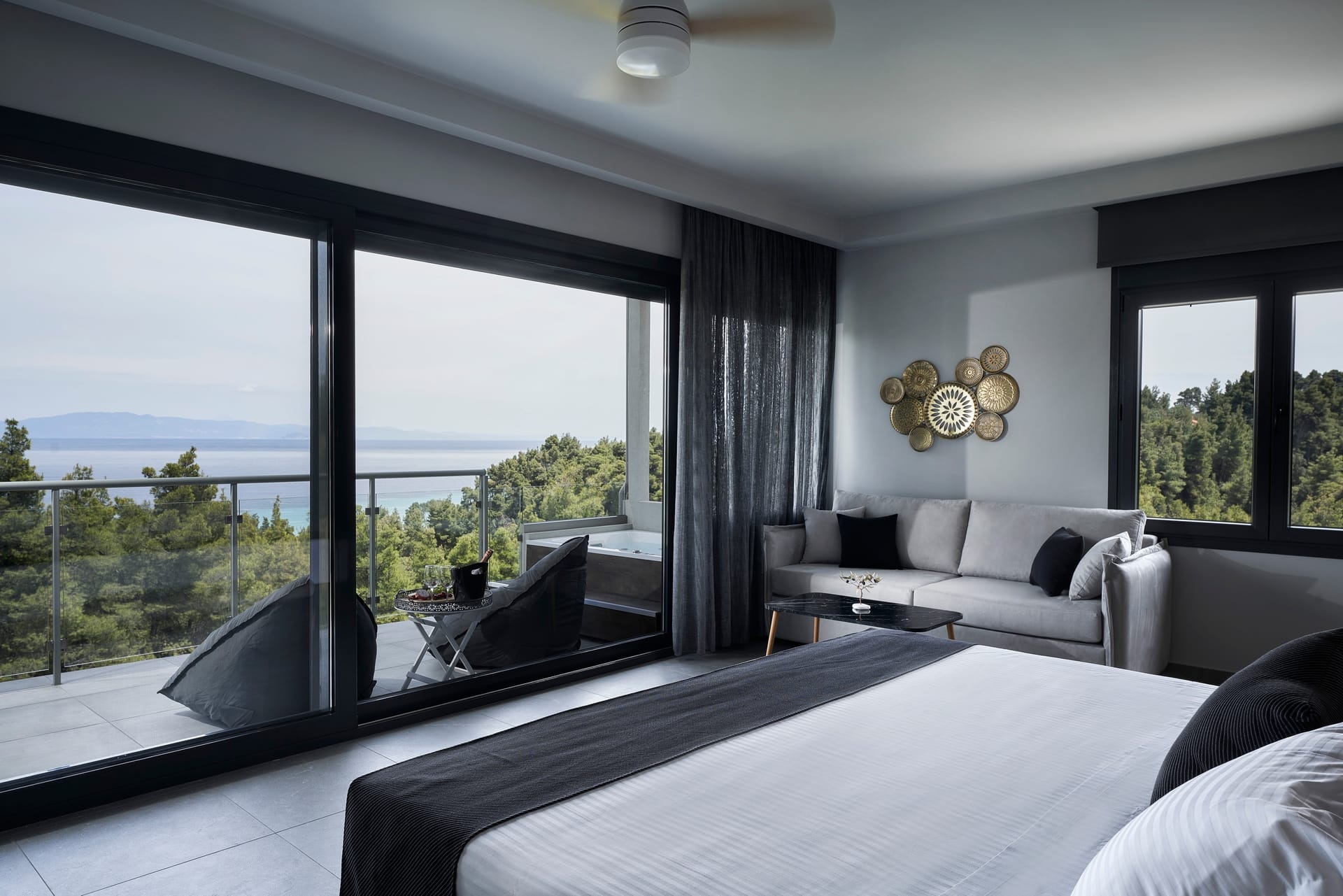 Honeymoon Suite Outdoor Jacuzzi Sea View
