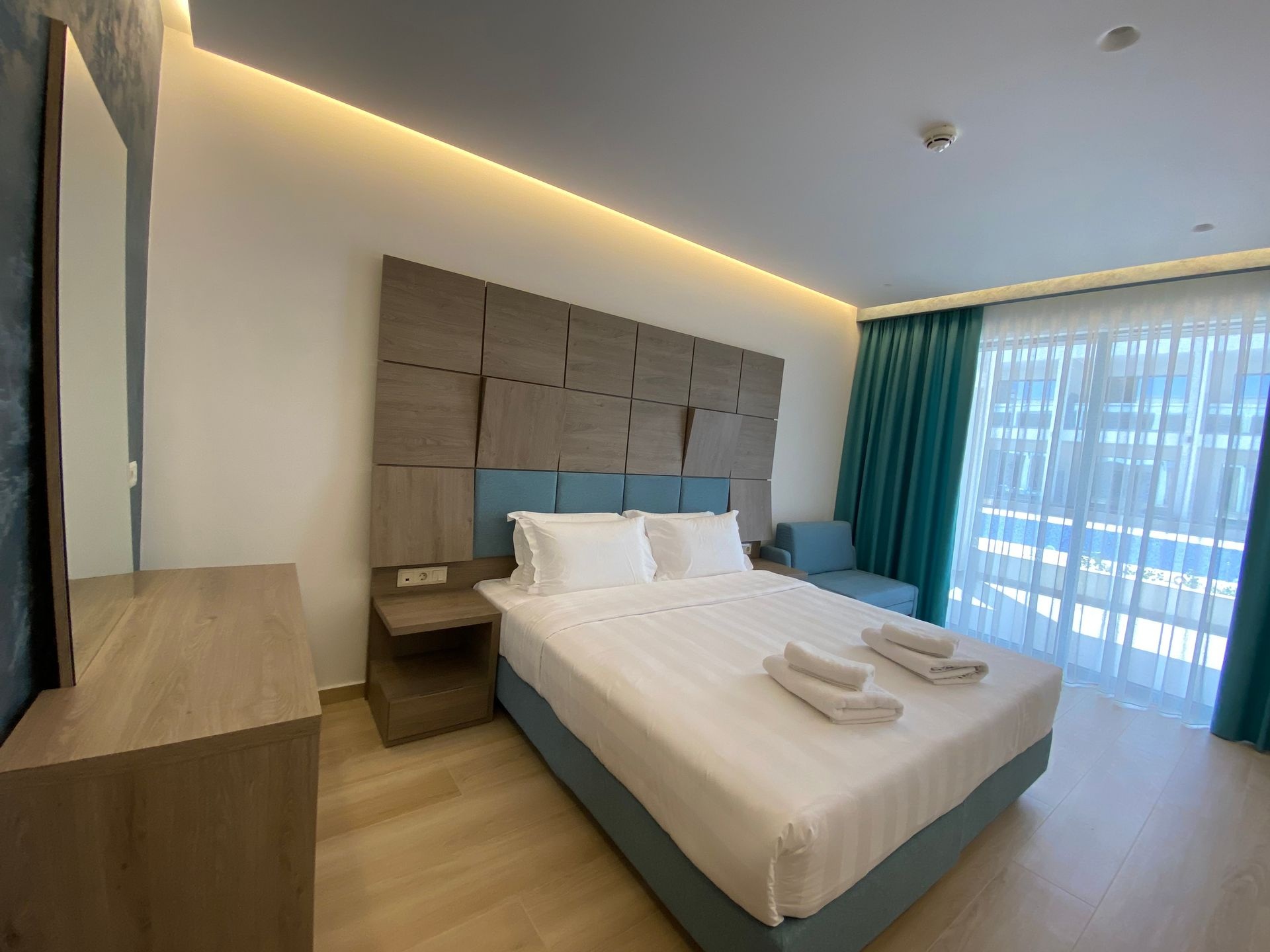 Mirror Hotel — снимка 4