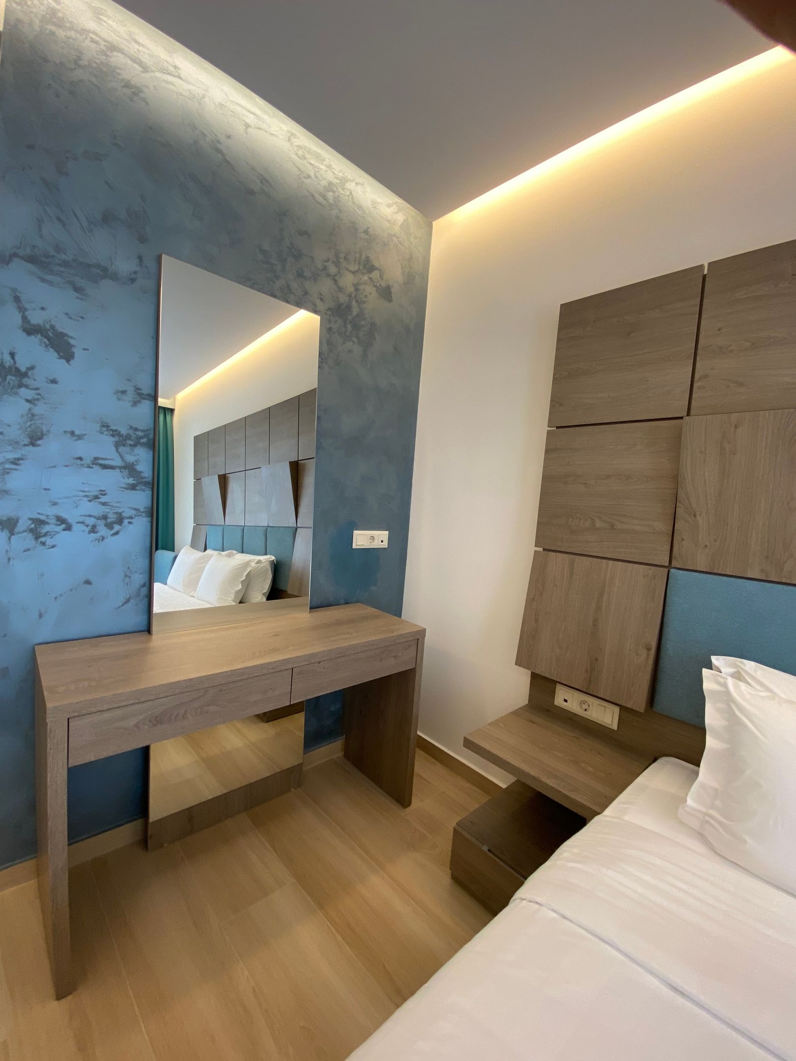 Mirror Hotel — снимка 5