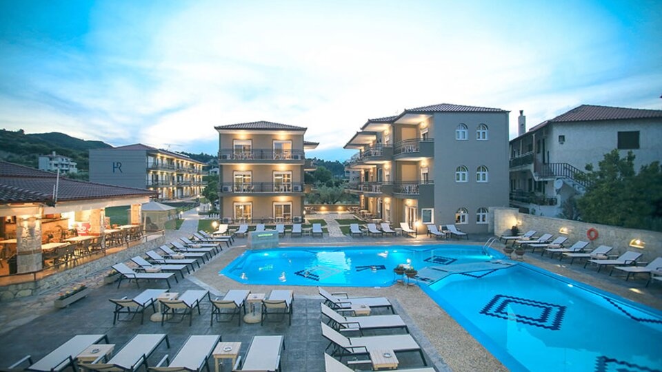 Royal Hotel and Suites — снимка 1