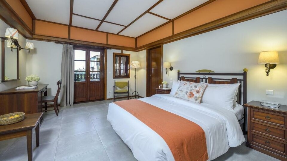 Classic 2-Bedroom Suite