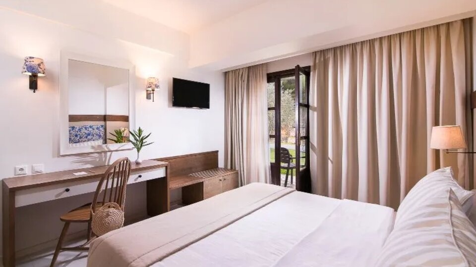 Deluxe Room*
