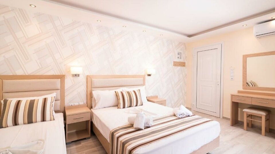 Deluxe Triple Room Side Sea View