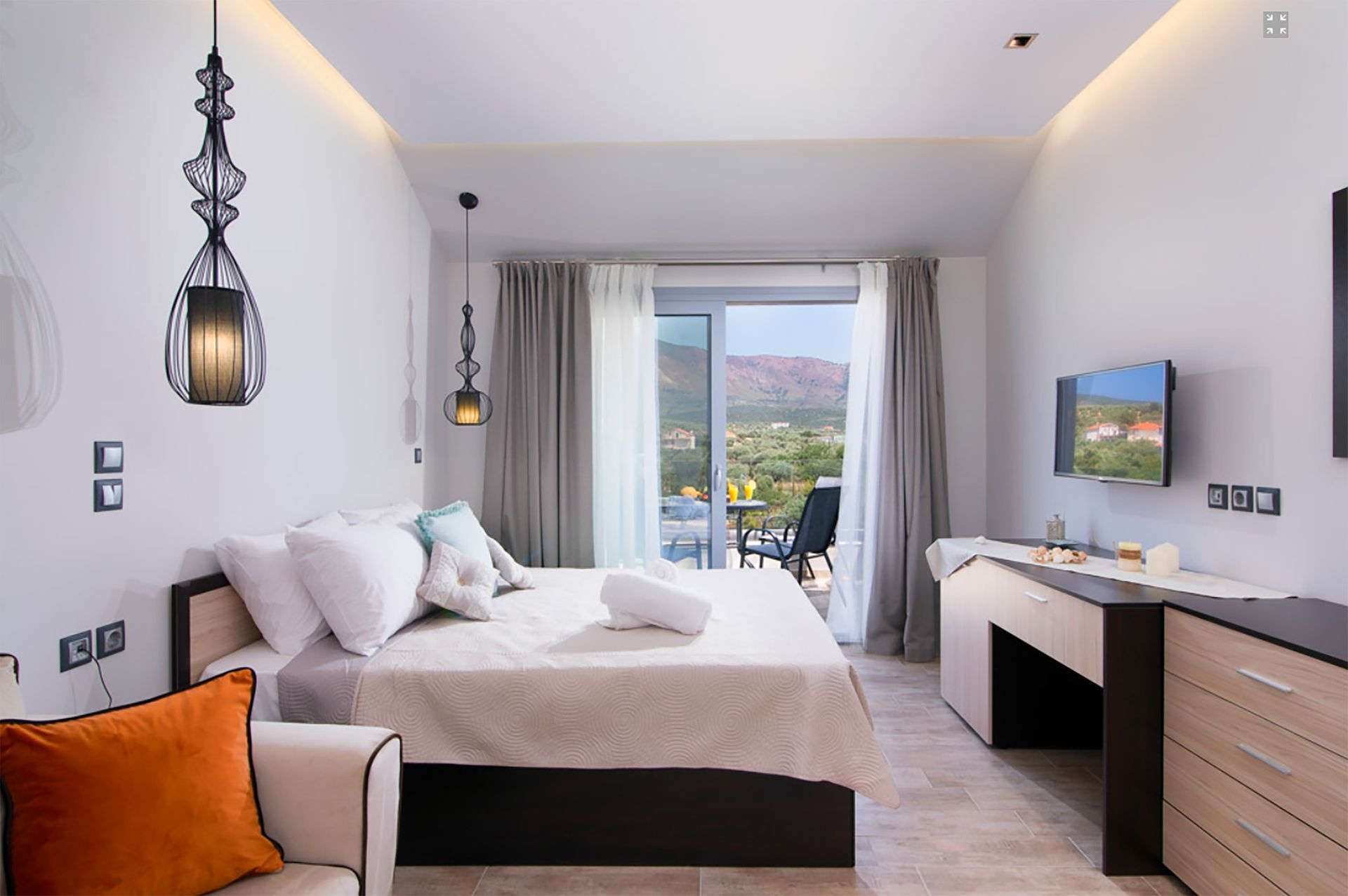 Triple Room with Mountain View
